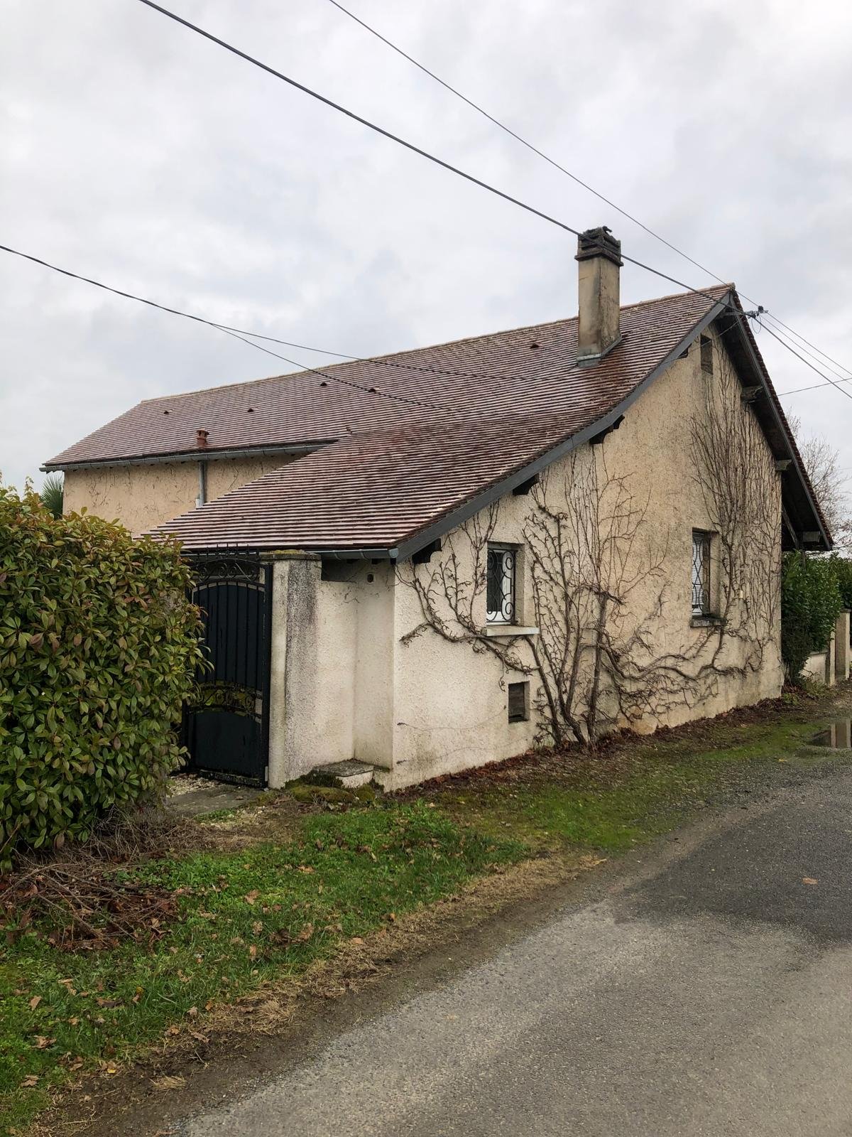 toiture nettoyée et démoussée par Fargier Artisan en Dordogne